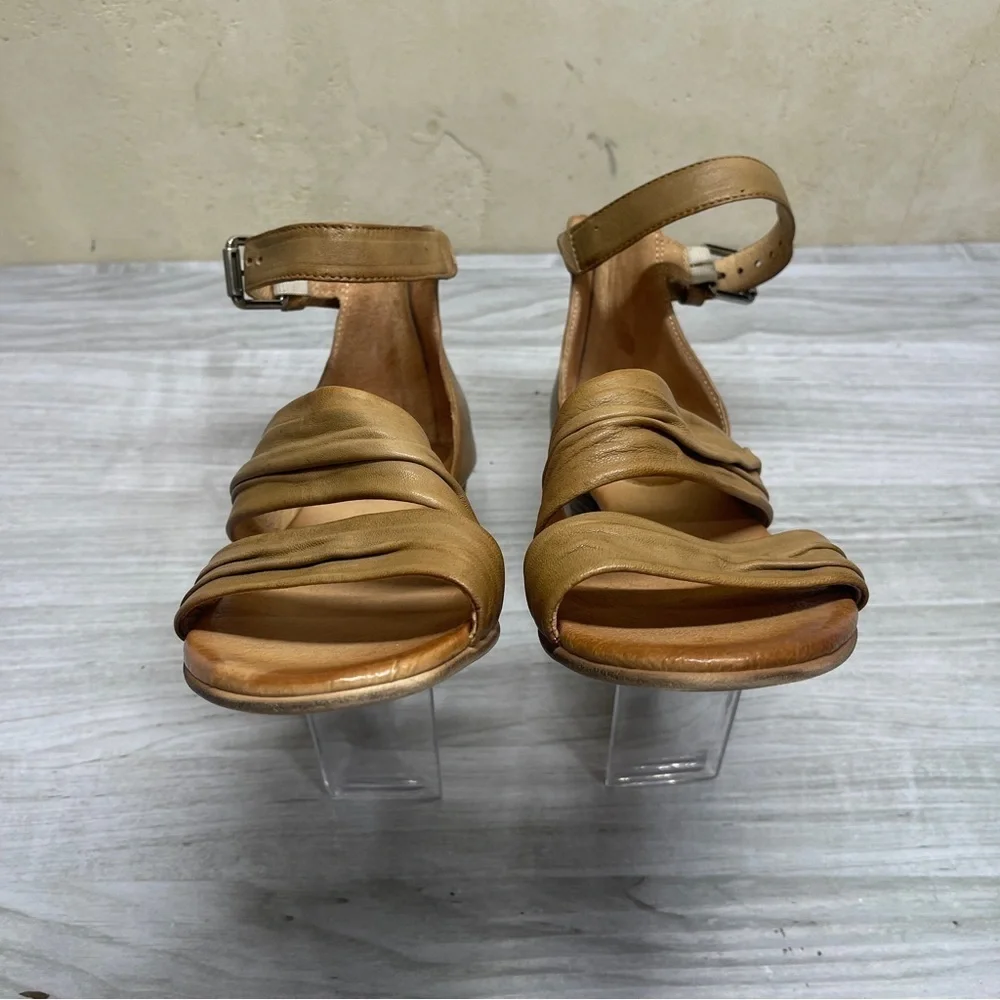 Miz Mooz Cassie Brown Tan Leather Strappy Buckle Sandal Women’s size EU 38